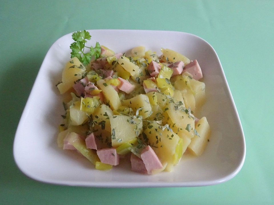 Würstchengulasch mit Kartoffeln und Porree | Chefkoch