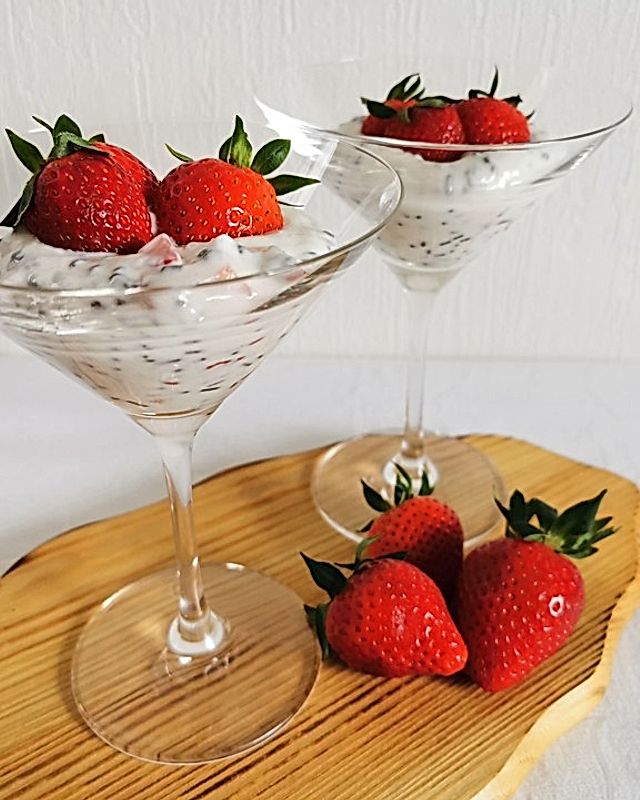 Stracciatella - Pudding mit Erdbeeren