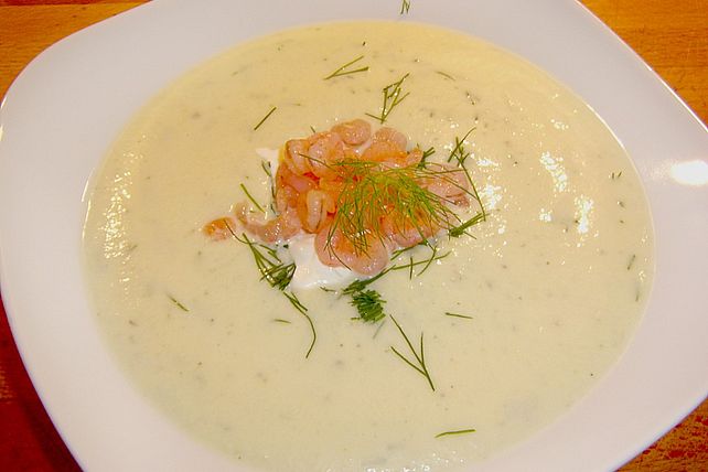 Sommerliche Gurkensuppe mit Räucherlachs von MyxinTM| Chefkoch