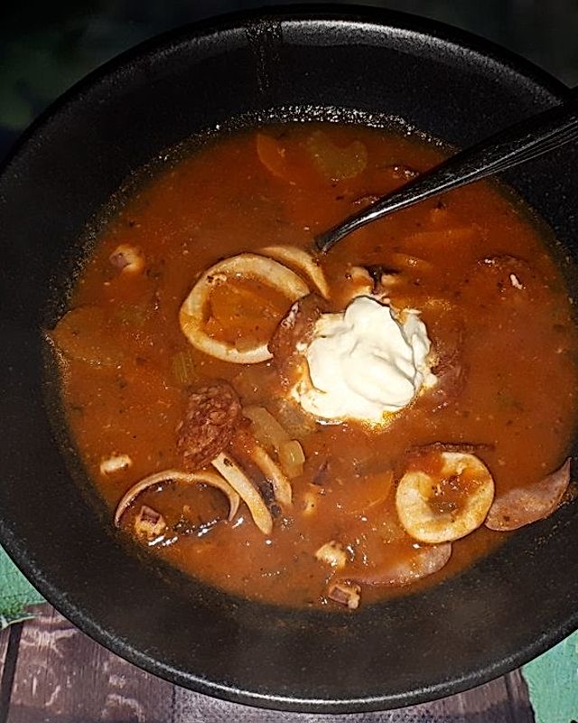 Tomaten - Tintenfisch - Suppe mit Chorizo