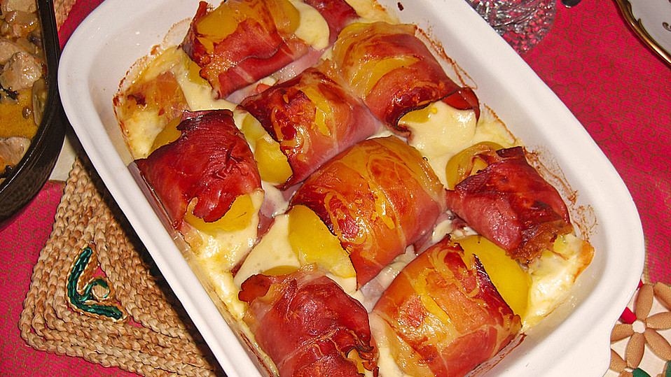 Mit Käse überbackene Kartoffeln und Schinken von Goldbek