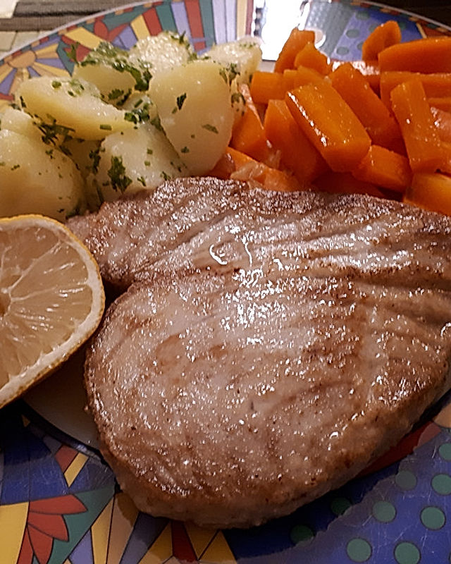 Thunfischsteak mit karamellisierten Knoblauchmöhren und Korianderkartoffeln