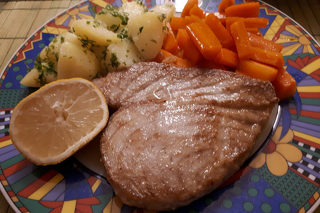 Thunfischsteak mit karamellisierten Knoblauchmöhren und ...