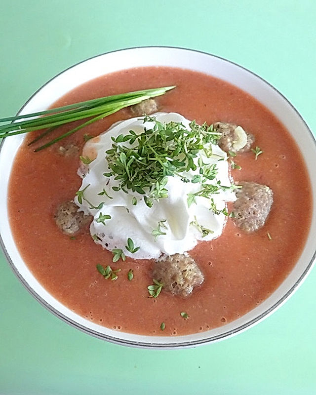 Rote Bete - Suppe mit Klößchen