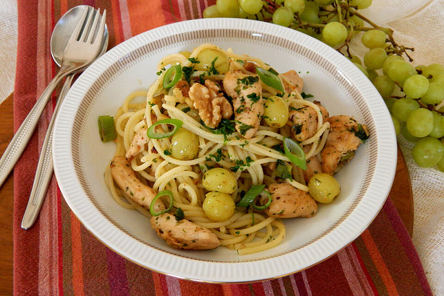 Pasta mit Hähnchen, Trauben und Petersilie von Koelkast| Chefkoch