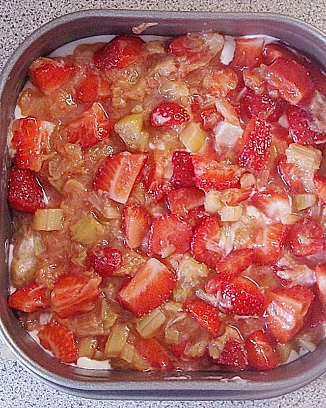 Erdbeer - Rhabarber - Torte als Minikuchen