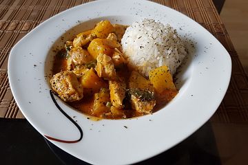 Hähnchen-Ananas-Curry mit Kokosmilch