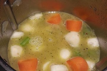 Topinambursuppe mit Tomatenklecks