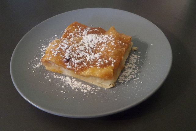 Gedeckter Rhabarberkuchen mit Marzipan - Amaretto - Guss| Chefkoch