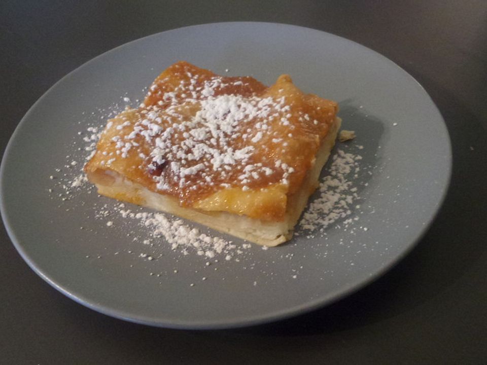 Gedeckter Rhabarberkuchen mit Marzipan - Amaretto - Guss| Chefkoch