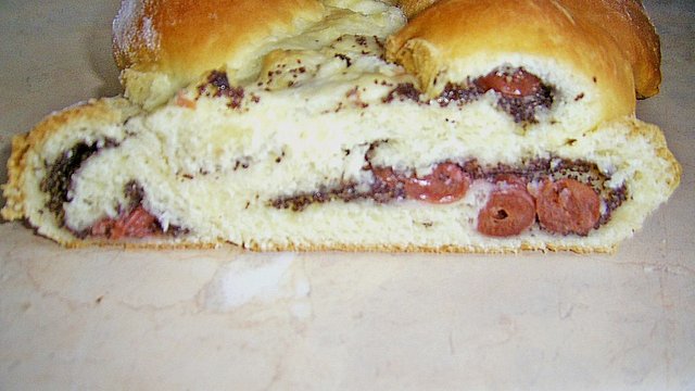 Fruchtiger Hefezopf mit Mohn und Kirschen von Daniela1603