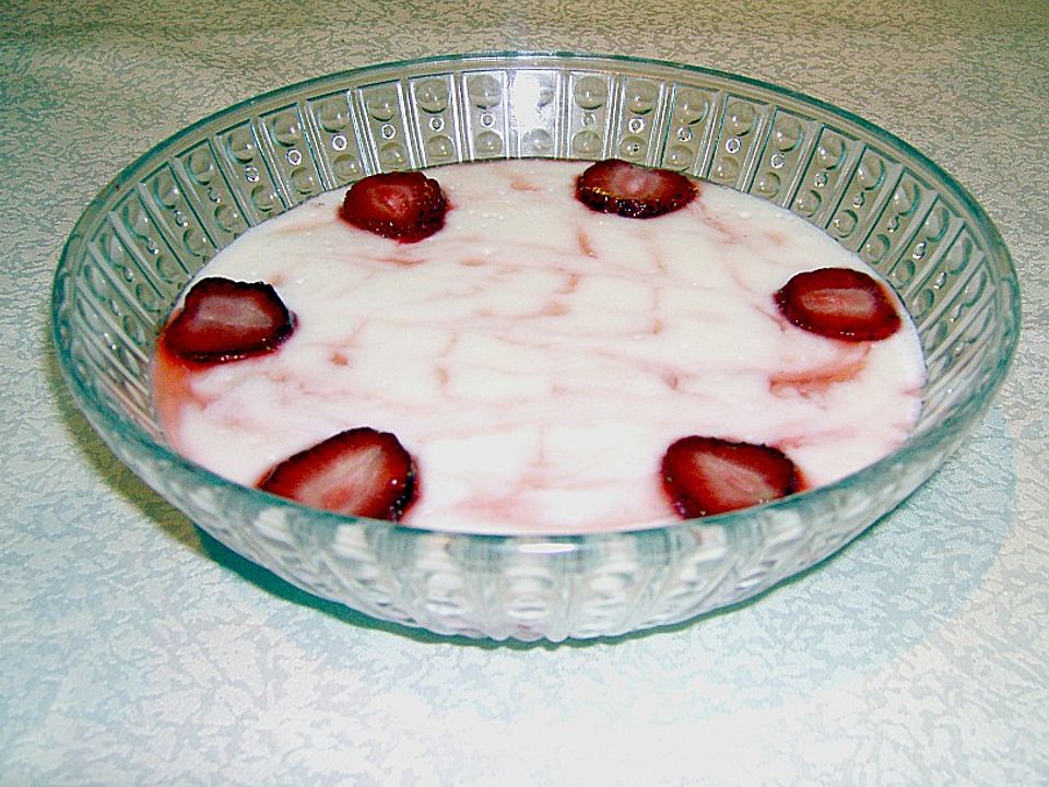 Buttermilch - Dessert mit Erdbeeren von Nicky0110 | Chefkoch
