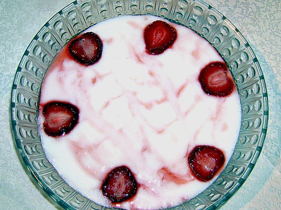 Buttermilch - Dessert mit Erdbeeren von Nicky0110| Chefkoch