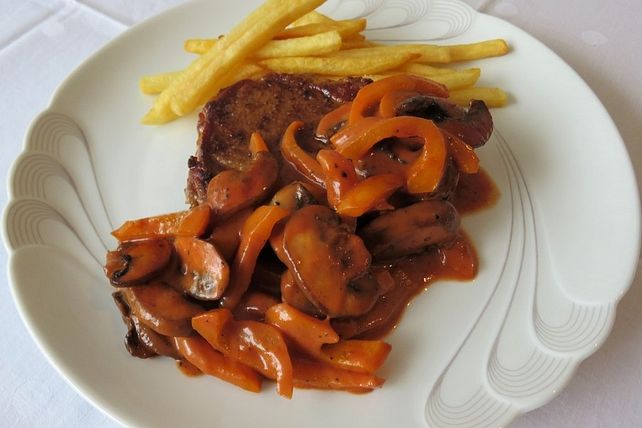 Schweinesteak an Champignon - Paprika - Sauce von Tryumph800| Chefkoch