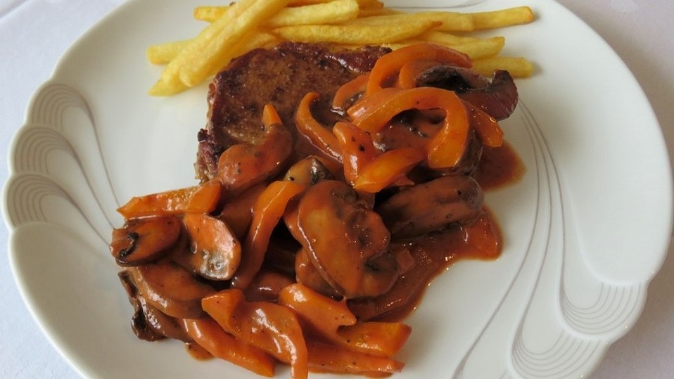 Schweinesteak an Champignon - Paprika - Sauce von Tryumph800 Schweinesteak an Champignon - Paprika - Sauce von Tryumph800