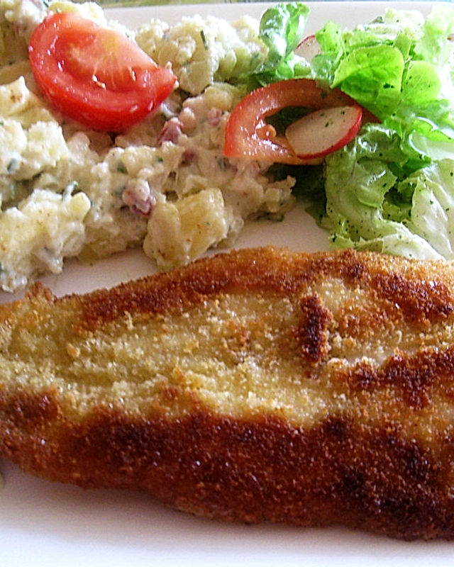 Bratfisch auf Kartoffelsalat