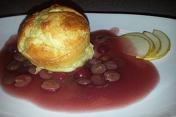 Blauschimmelkäse - Soufflé mit Birnen - Trauben - Sauce