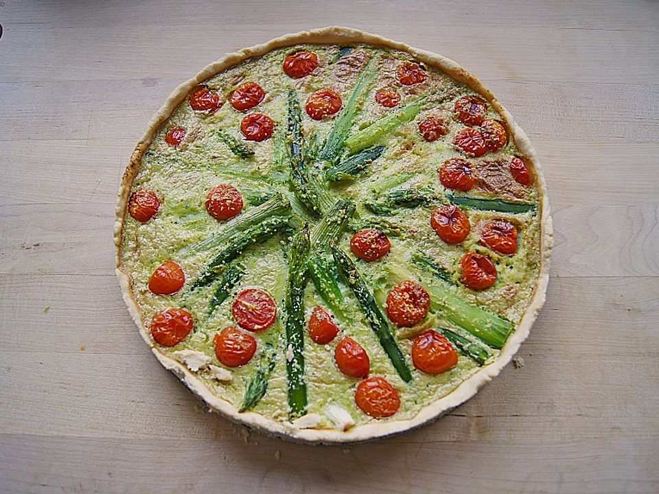 Grüne Quiche mit Spargel, Frühlingszwiebeln und Petersilie von Koelkast ...