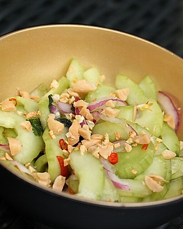 Thai Gurkensalat mit Erdnüssen und Chili