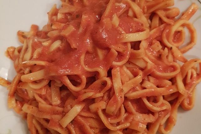 Tagliatelle mit Tomaten - Käse - Soße von sue_ellen| Chefkoch