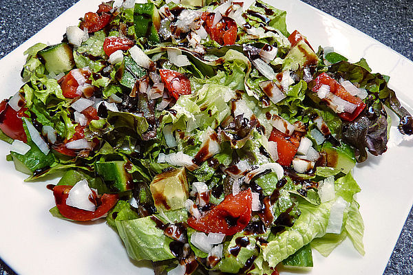 Lollo Rosso Salat mit Gurke und Tomaten von Fannylein | Chefkoch