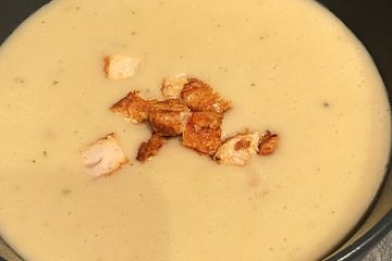 Lauchcremesuppe mit Croutons