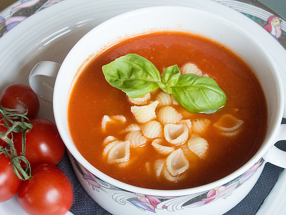 Tomatensuppe mit Nudeln und Basilikum von Ambarenya | Chefkoch