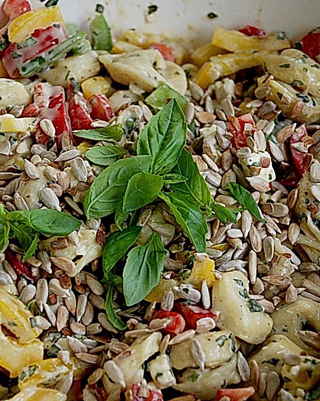 Tortelloni - Paprika - Salat