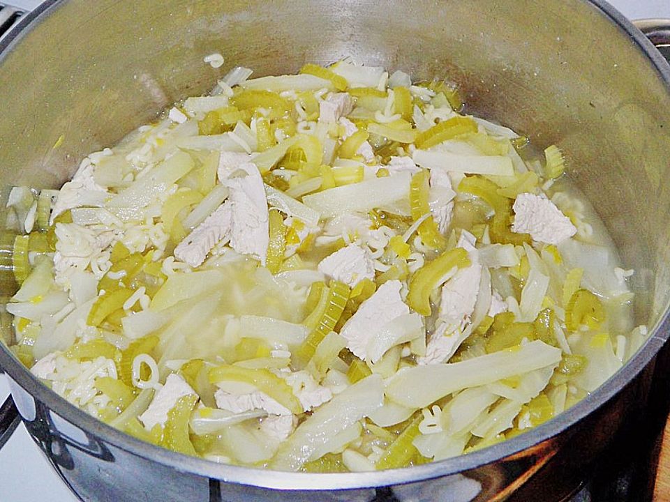 Hühnersuppe mit Nudeln und Gemüse von elara1985 | Chefkoch