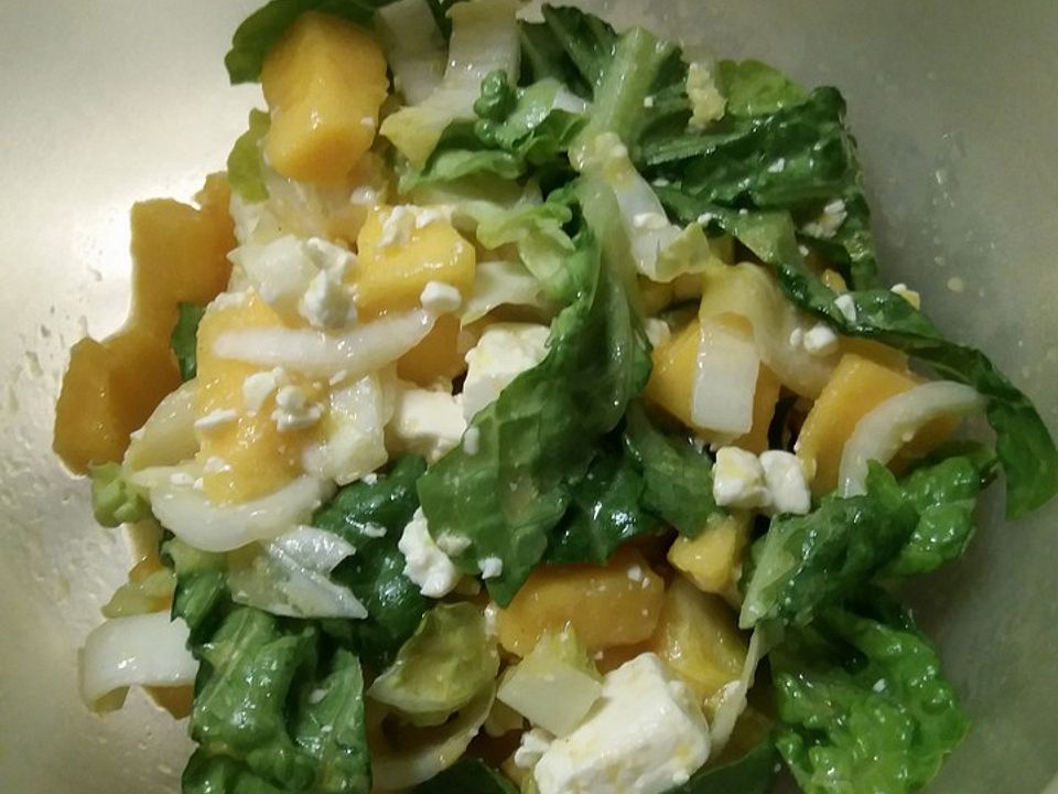 Eisberg - Mango - Salat mit einem Orangen - Limetten - Dressing und ...