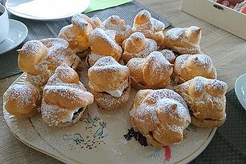 Windbeutel Mit Kirschgrutze Und Sahne Nach Einem Uralten Rezept Von Hansrosimaus Chefkoch 