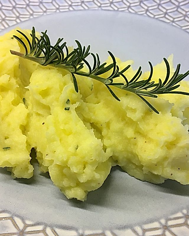 Kartoffelstock mit Rosmarin