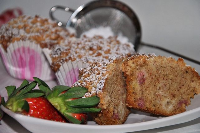 Erdbeer - Rhabarber - Muffin mit Streusel von Apfelzweig| Chefkoch