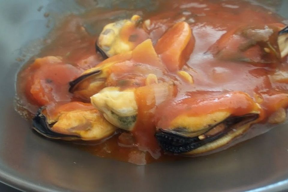 Miesmuscheln in Tomatensoße