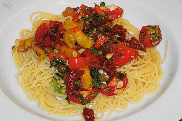 Geröstete Paprika mit Tomaten und Sardellen von Neumarkt | Chefkoch