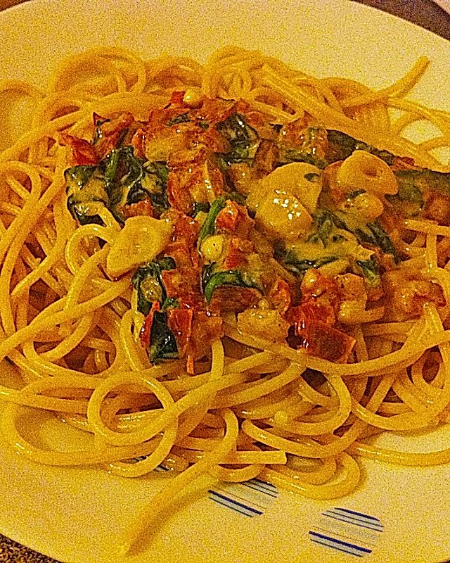 Spaghetti mit geröstetem Knoblauch