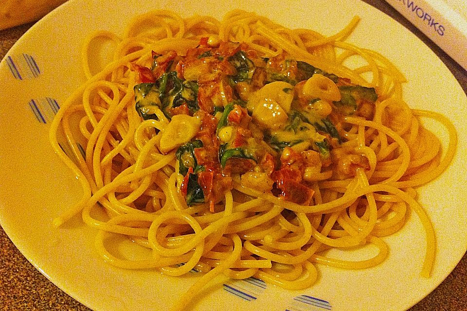 Spaghetti mit geröstetem Knoblauch