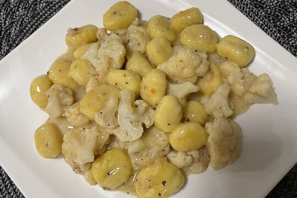 Gnocchi mit Blumenkohl und Thymian - Knoblauch - Sauce