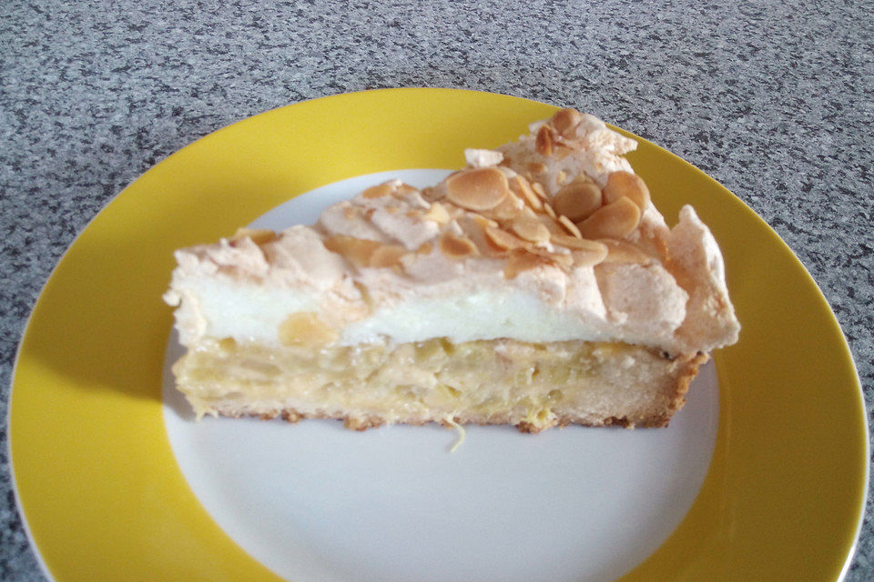 Rhabarberkuchen mit Sahneguss und Baiserhaube