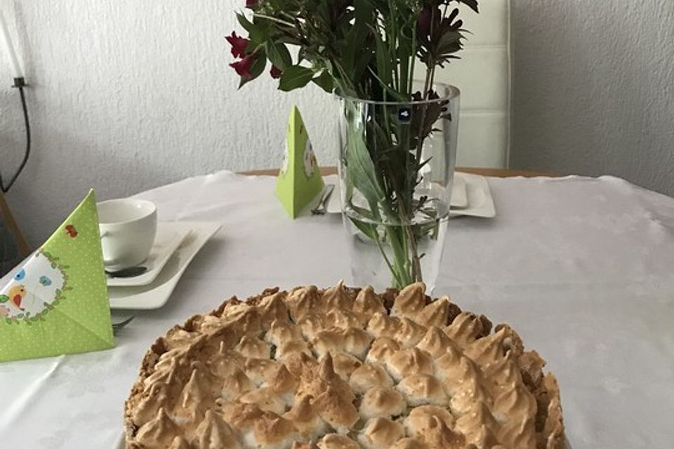 Rhabarberkuchen mit Sahneguss und Baiserhaube