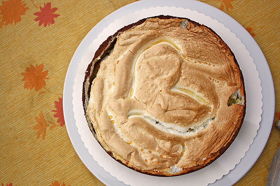 Rhabarberkuchen mit Sahneguss und Baiserhaube