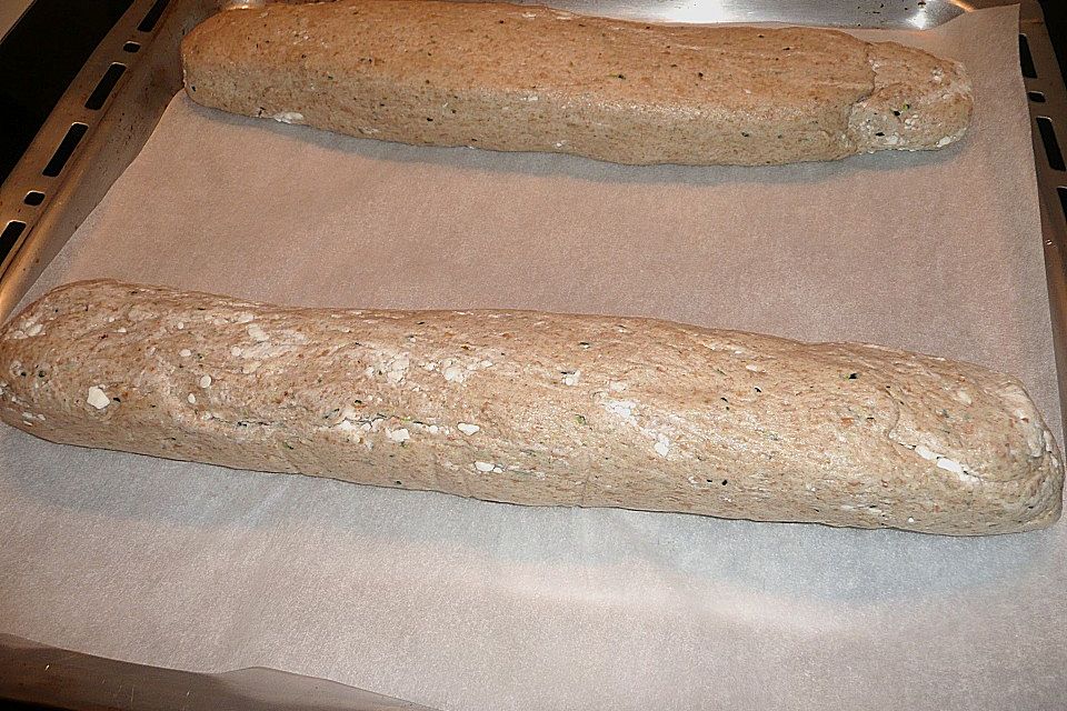 Zucchinibrot mit Schafskäse