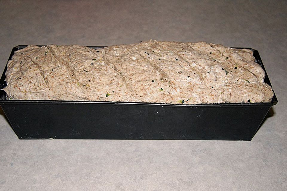 Zucchinibrot mit Schafskäse