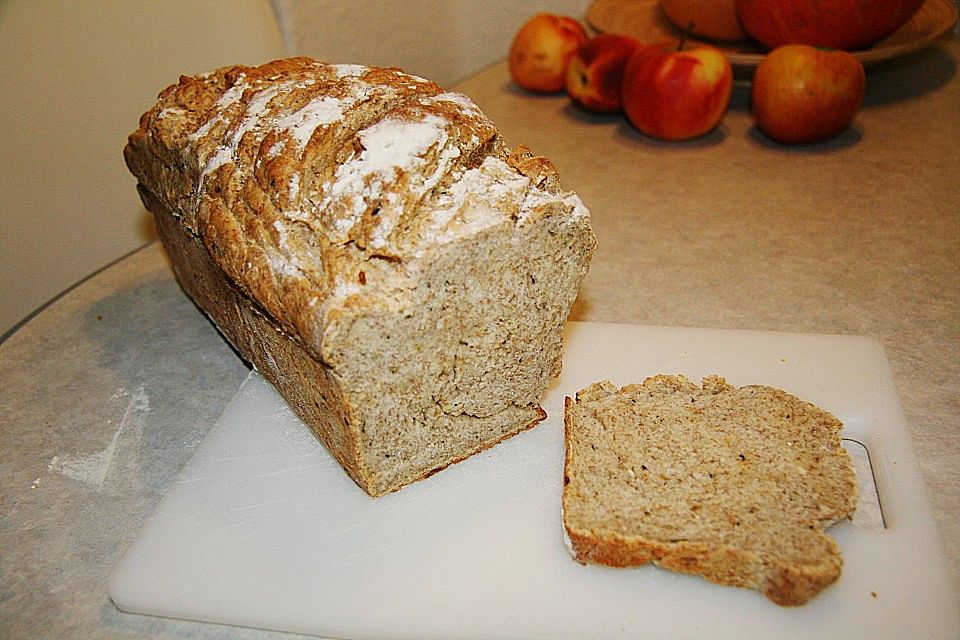 Zucchinibrot mit Schafskäse