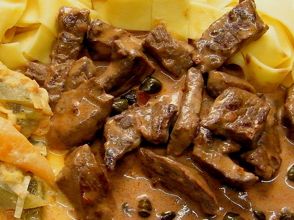 Rindergeschnetzeltes mit Kapern in Rotweinsahne von piccolomaxi| Chefkoch