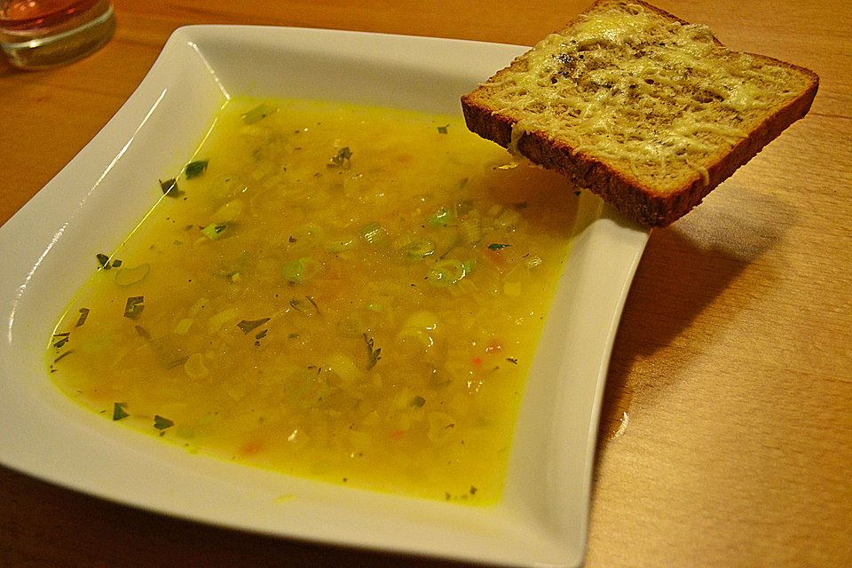 Zwiebelsuppe mit Käsebaguette