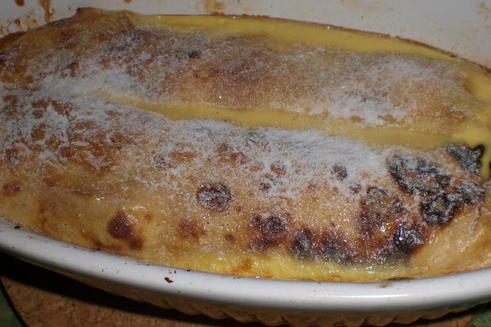 Süß gefüllte Pfannkuchen überbacken