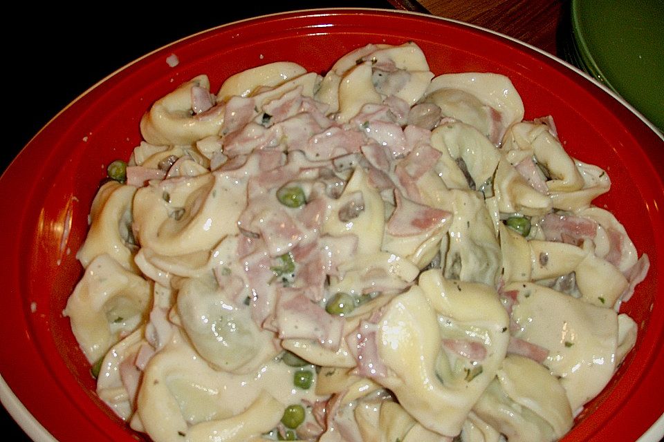 Tortellini à la Familie in Schinken - Sahne - Soße