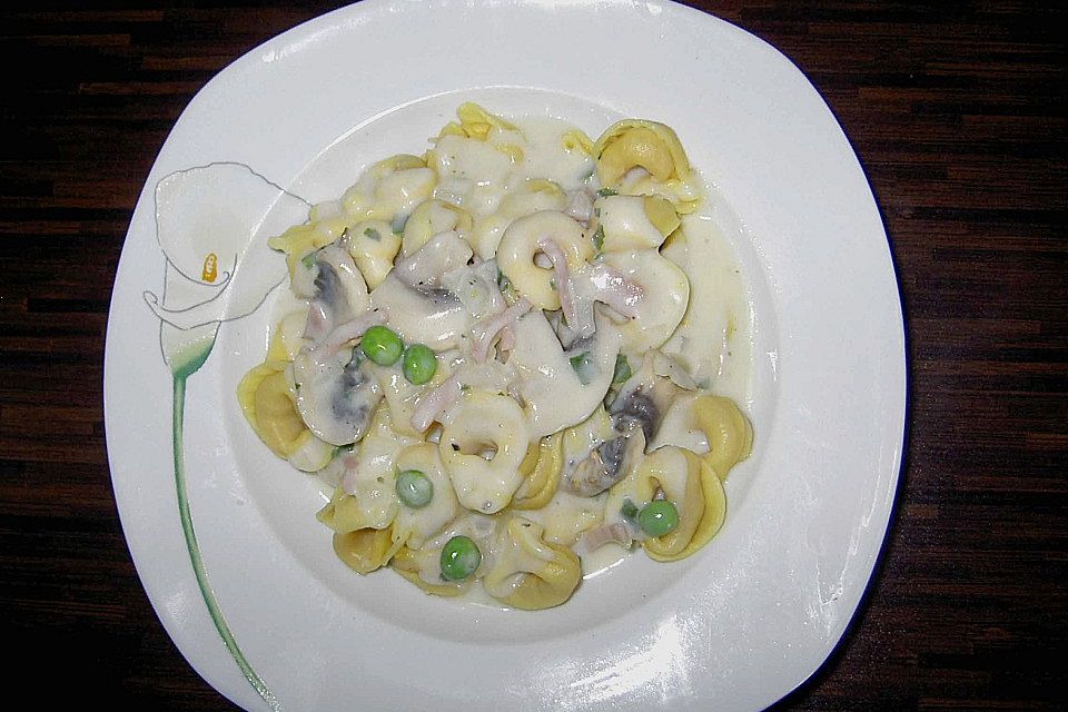 Tortellini à la Familie in Schinken - Sahne - Soße