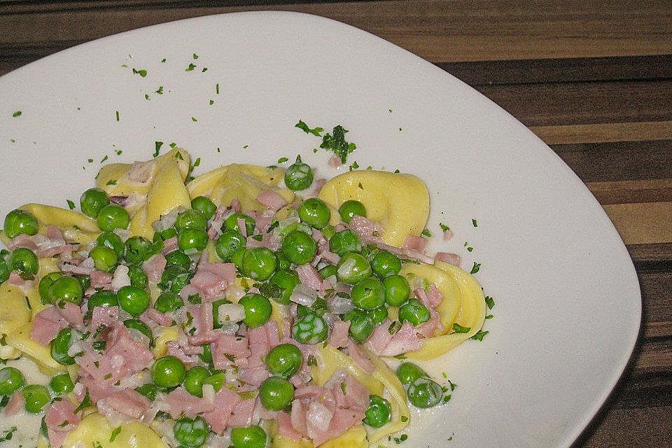 Tortellini à la Familie in Schinken - Sahne - Soße